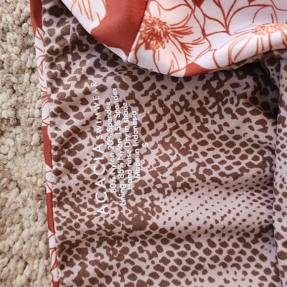 SOLD ‼️ Acacia one piece - Picture 2 of 3